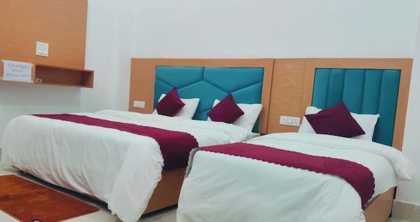 Deluxe-Einzelzimmer, Balkon, HĂŒgelblick | Schreibtisch, laptopgeeigneter Arbeitsplatz, kostenloses WLAN
