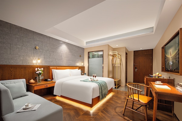 Habitación Business doble, vistas a la ciudad | Ropa de cama de alta calidad y minibar con artículos gratuitos