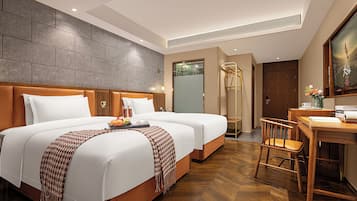 Premium bedding, free minibar, desk, laptop workspace