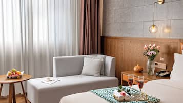 Premium bedding, free minibar, desk, laptop workspace
