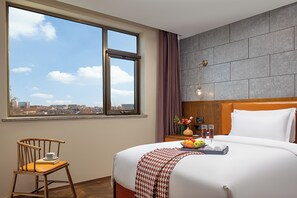 Desk, laptop workspace, blackout drapes, soundproofing - Borrman International Hotel Shunyi (Shunyi)