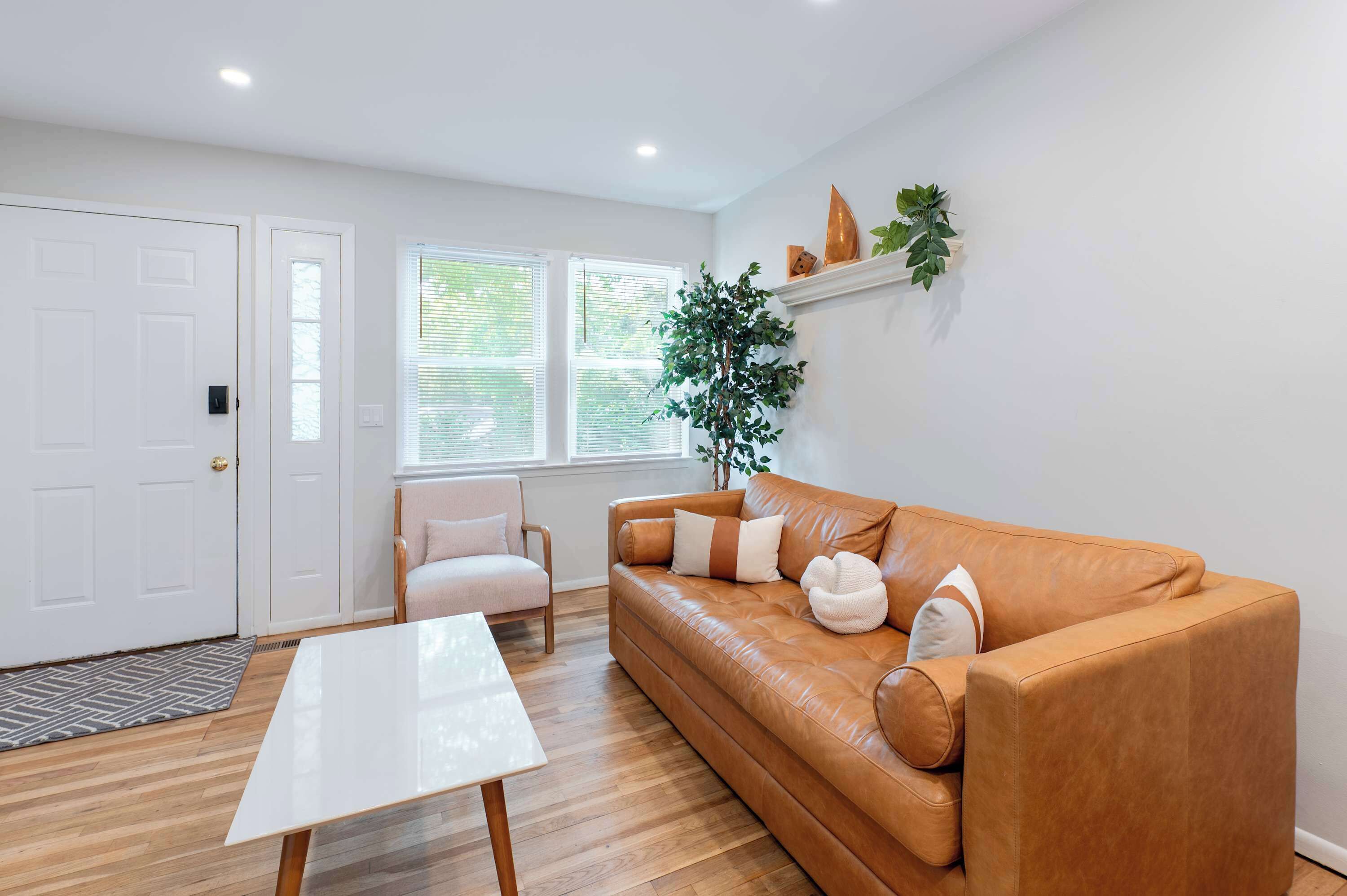 Hampton Bays Townhouse - Pool, Beach Access - The Hamptons, NY