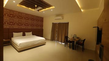 Luxury Suite | Iron/ironing board