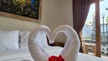Double Room, Non Smoking | Desk