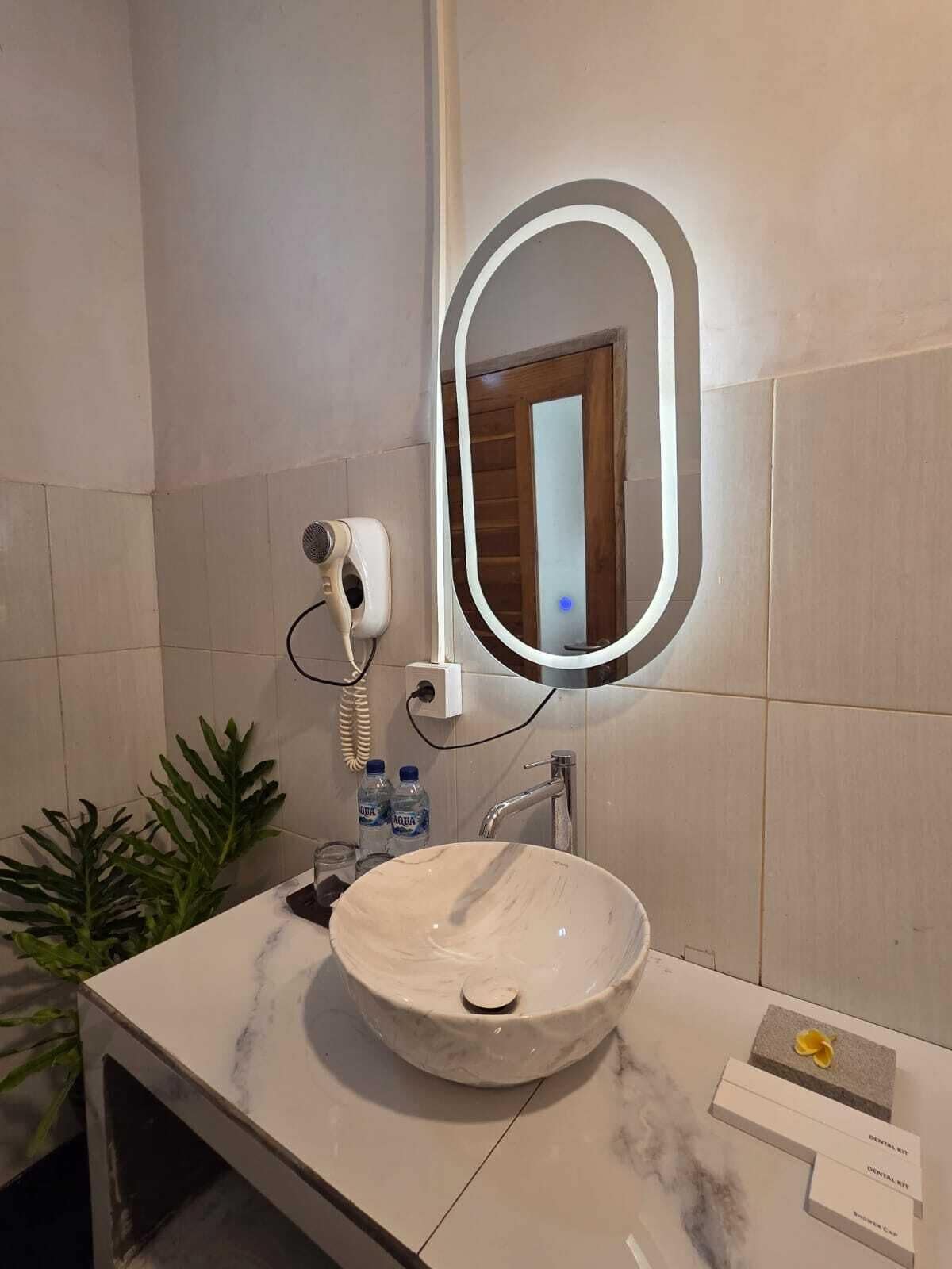 Double Room, Non Smoking | Bathroom | Shower, free toiletries, hair dryer, towels