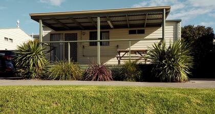 Yerriyong 3 - Family Cabin Sleeps 6 Mollymook