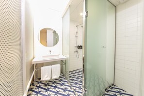 Doppia Deluxe | Bagno | Vasca e doccia separate, set di cortesia gratuito, asciugacapelli