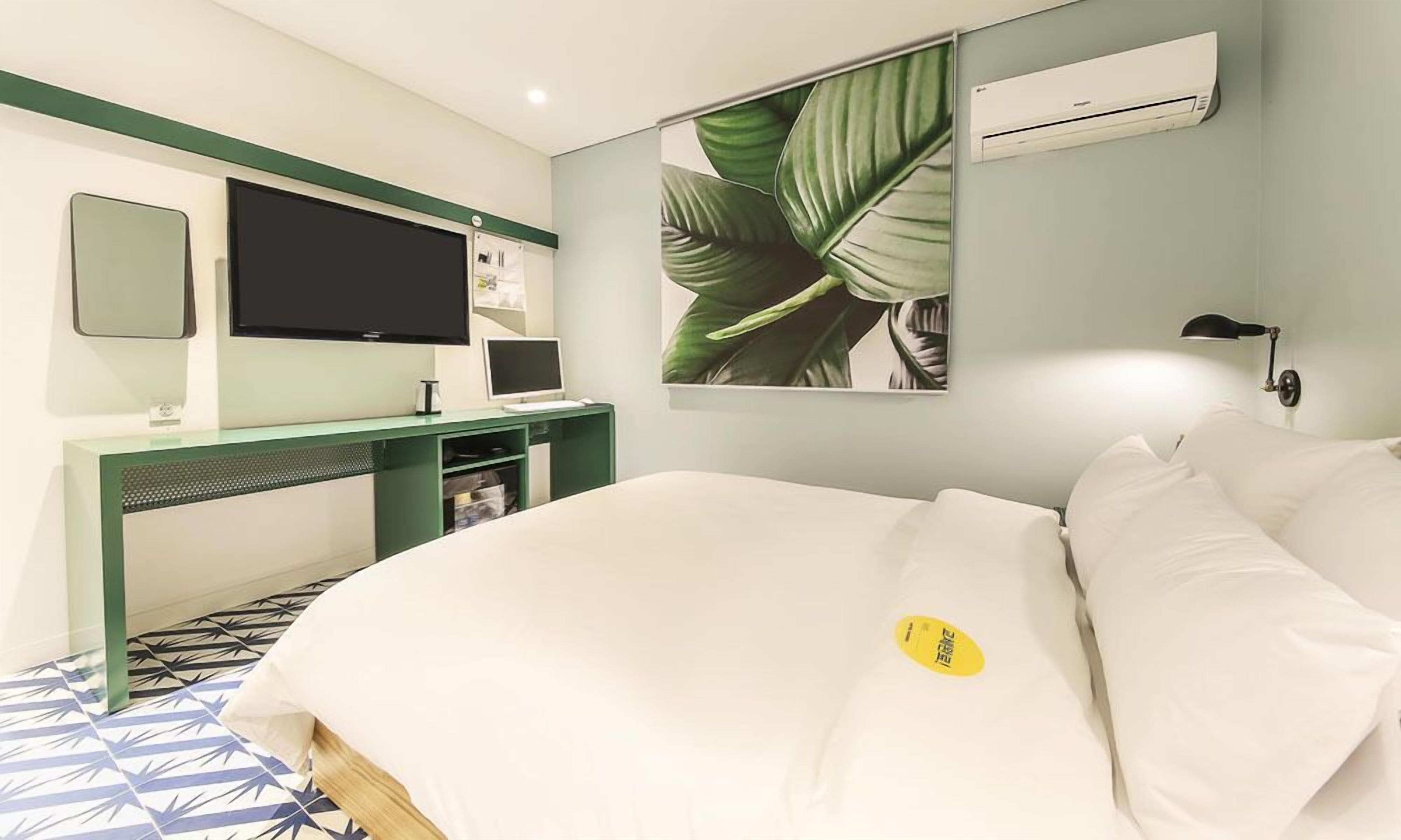 Deluxe Double Room | Down comforters, individually decorated, individually furnished