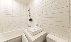 Deluxe Double Room | Down duvets, individually decorated, individually furnished, free WiFi - Hotel Yeogiuhtte Chungjangro (Gwangju)