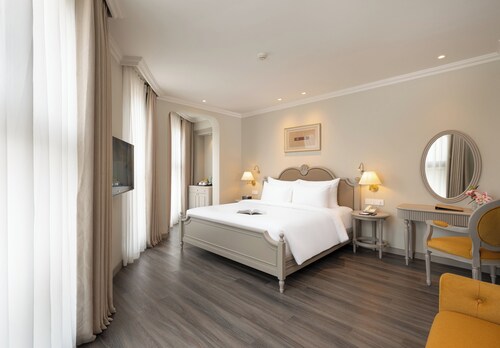 Montmartre Serenity Suite – 4-Star Comfort with Friendly Hospitality