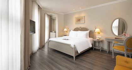 Montmartre Serenity Suite – 4-Star Comfort with Friendly Hospitality