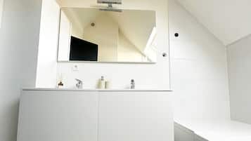 Departamento básico | Baño compartido