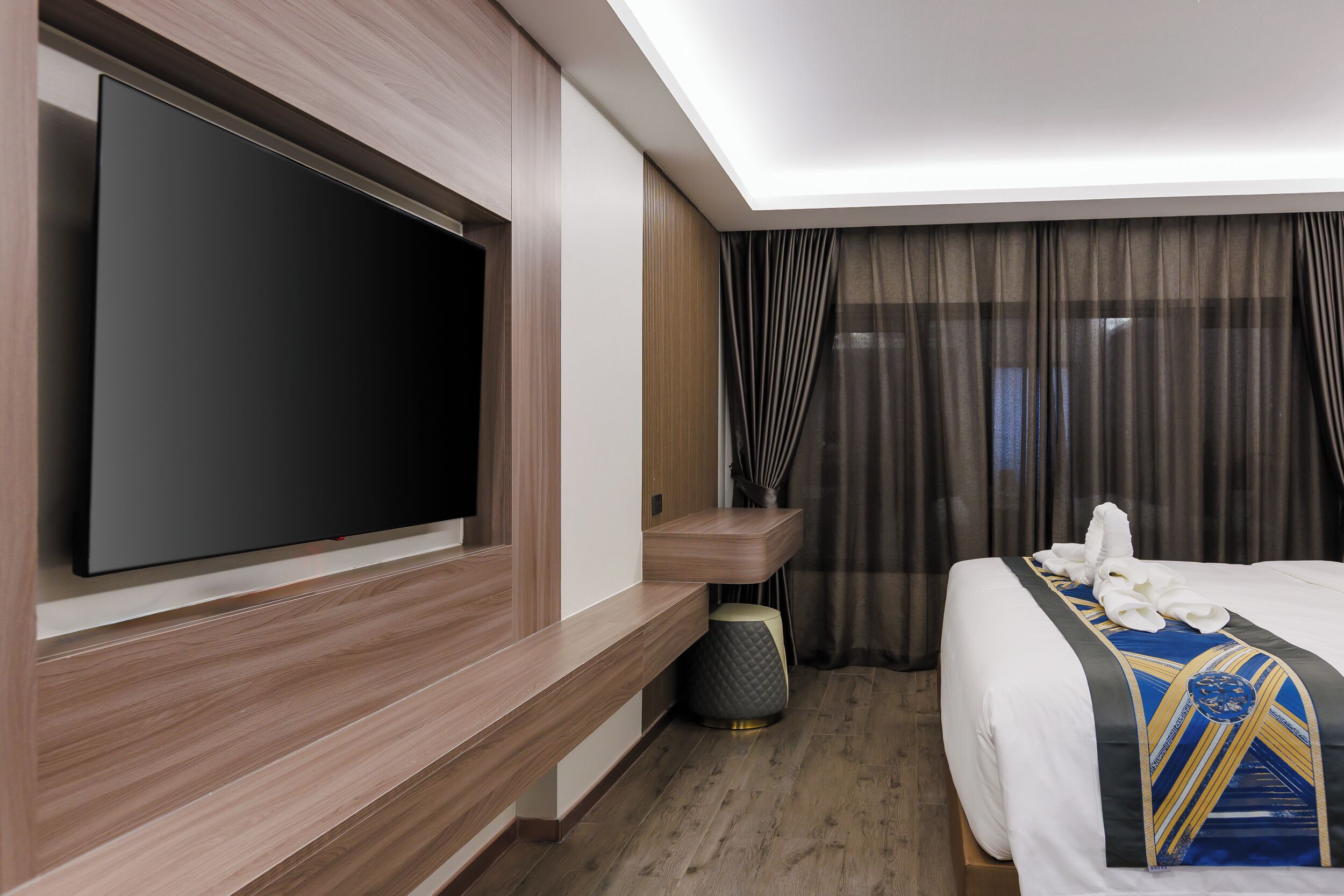 Desk, laptop workspace, blackout drapes, free WiFi