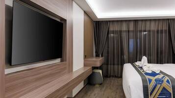 Desk, laptop workspace, blackout drapes, free WiFi