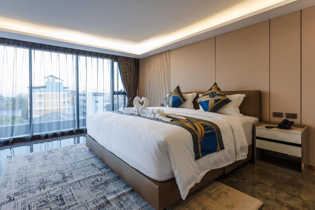 Desk, laptop workspace, blackout drapes, free WiFi