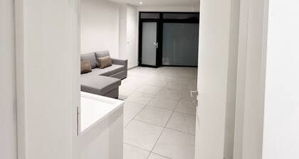 Central 1BR With 1LR Apt Great Location