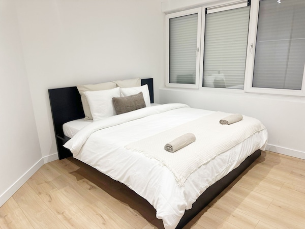 Central 1br With 1lr Apt Great Location - Gante