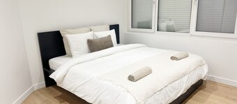 Central 1BR With 1LR Apt Great Location