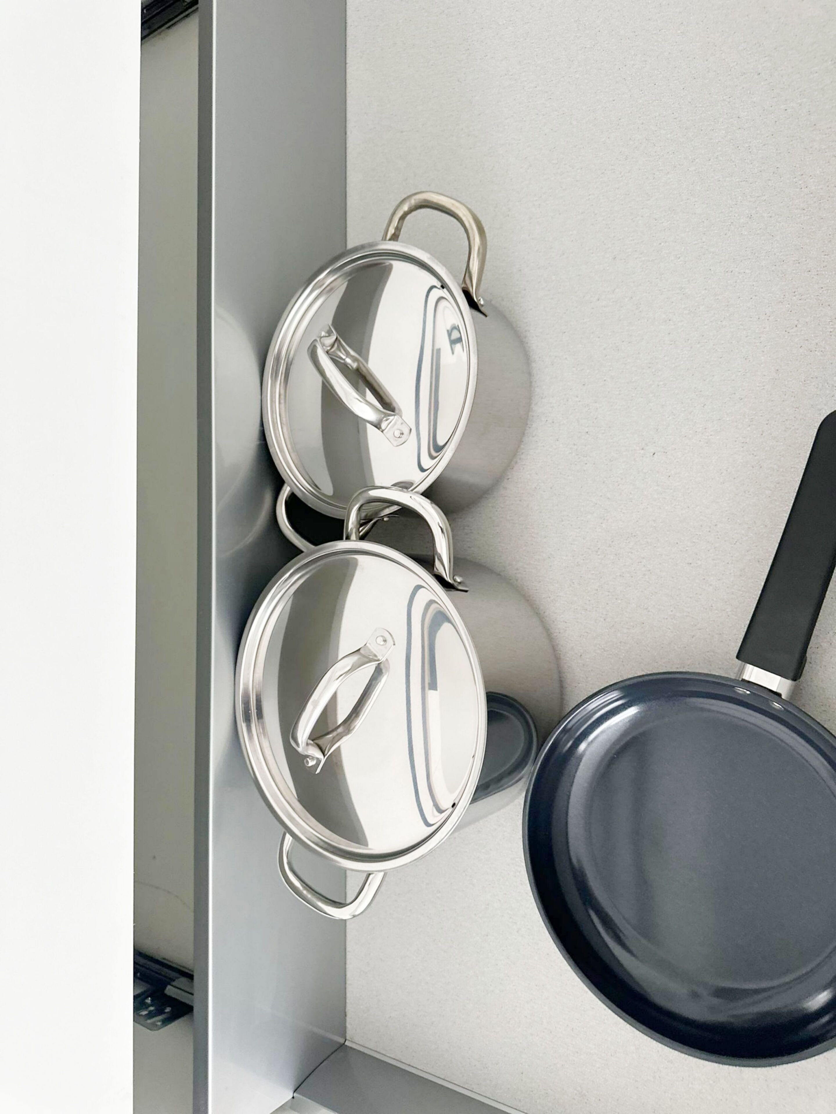 Basic-Apartment | Eigene Küche | Kühlschrank, Ofen, Herdplatte, Kochgeschirr/Geschirr/Besteck