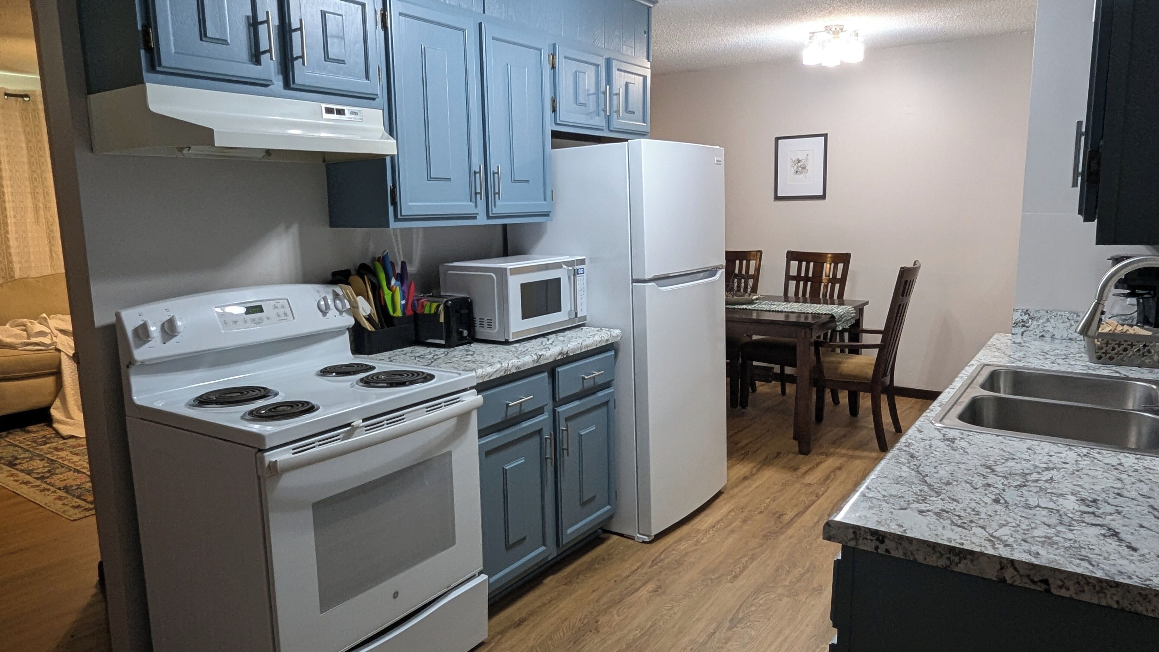 Coffee/tea maker, fridge, microwave, oven