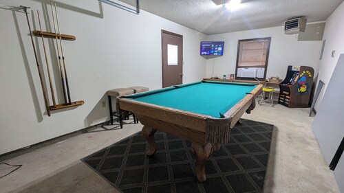 2 King Bedroom w Game Room + Trailer Parking
Knightly Stay