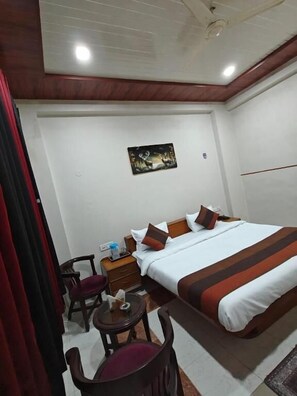Family Room, Garden View | In-room safe, free WiFi