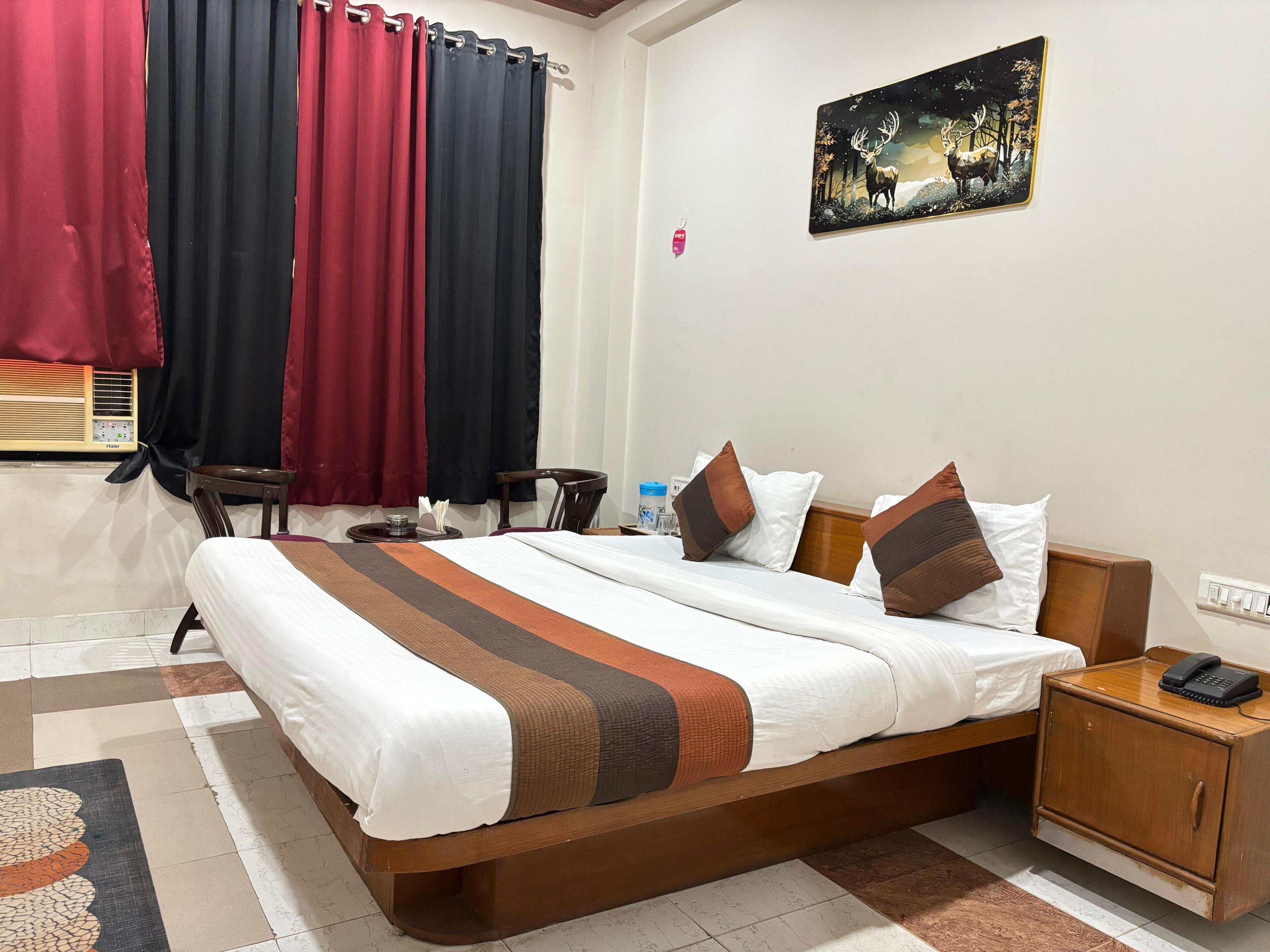 Deluxe Room | Premium bedding, pillowtop beds, in-room safe, free WiFi