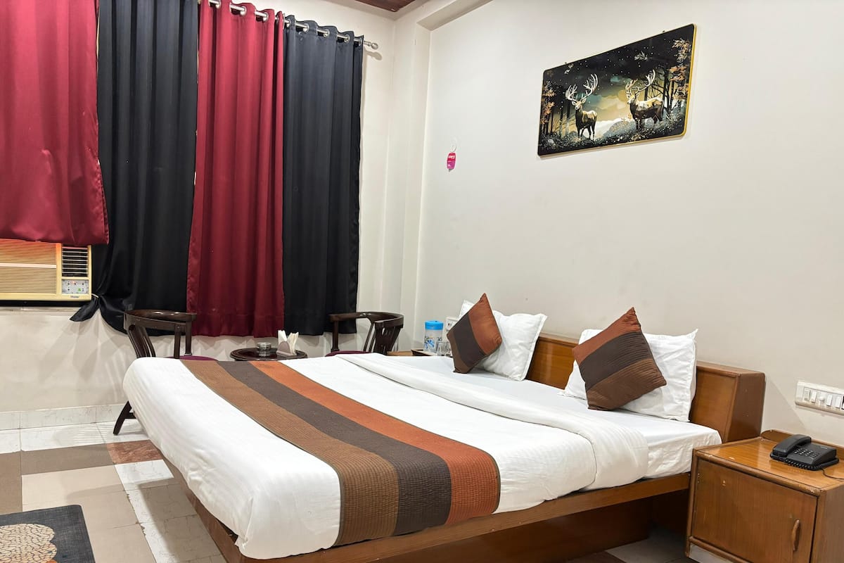 Deluxe Room | Premium bedding, pillowtop beds, in-room safe, free WiFi