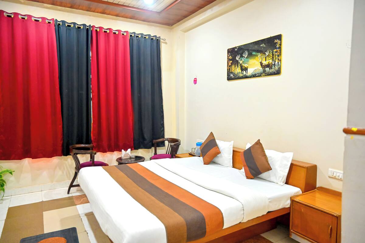 Premium bedding, pillowtop beds, in-room safe, WiFi (free)