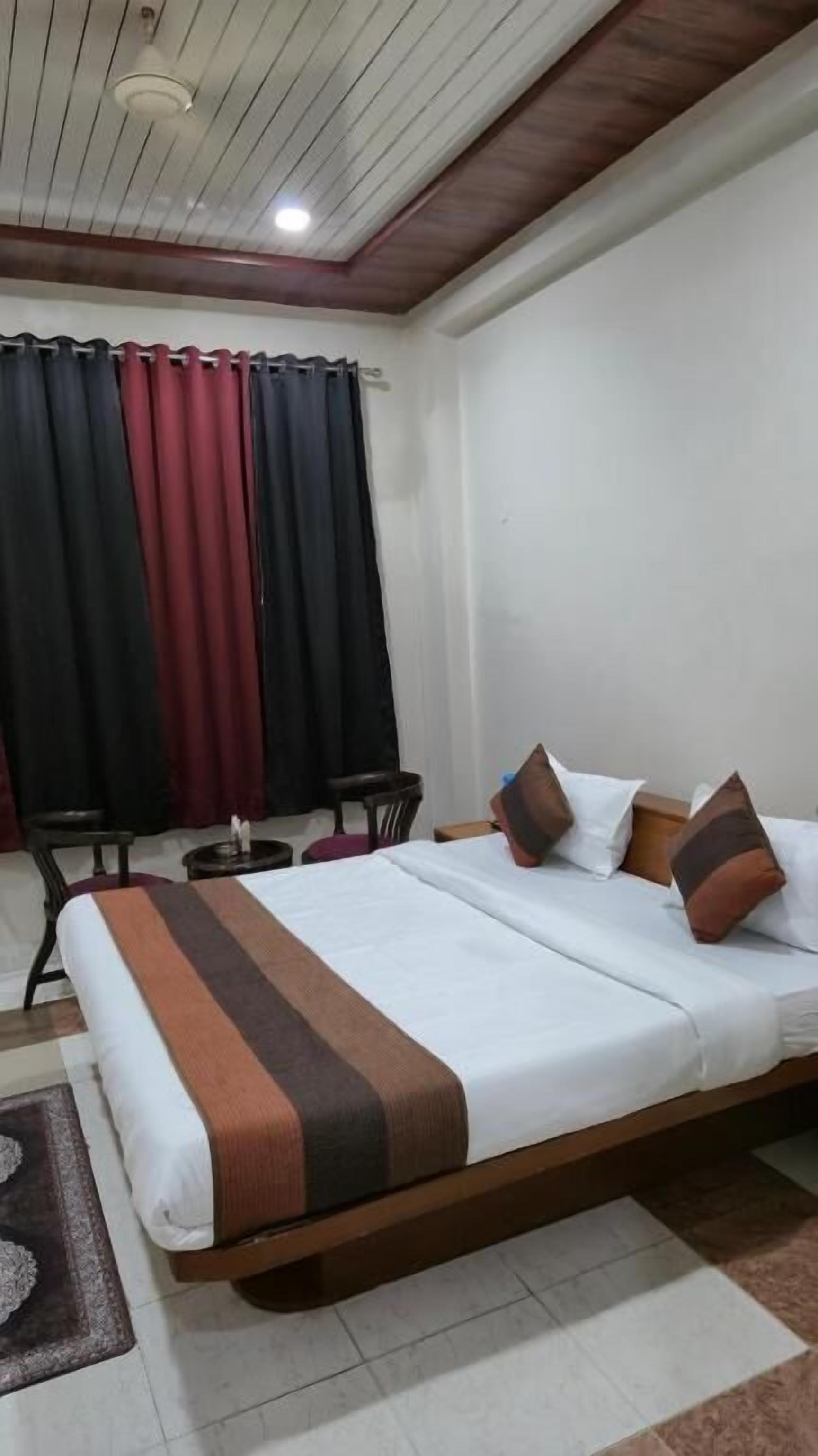 In-room safe, free WiFi