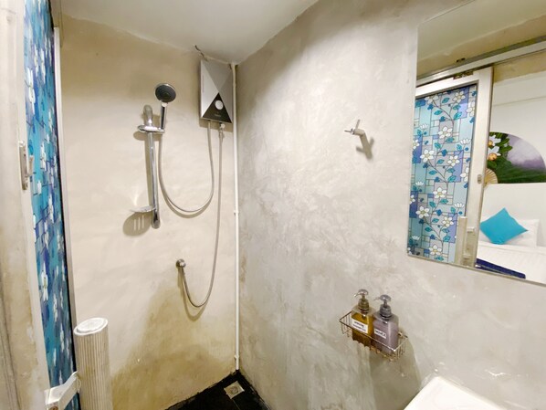 Bathroom - REMEMBER PHUKET TOWN HOSTEL (Phuket)
