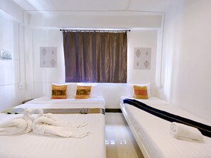 Desk - REMEMBER PHUKET TOWN HOSTEL (Chang Wat Phuket)
