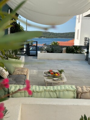 Outdoor dining - Vrbo Property (Okrug Gornji)
