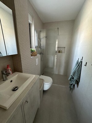 Bathroom - Vrbo Property (Okrug Gornji)