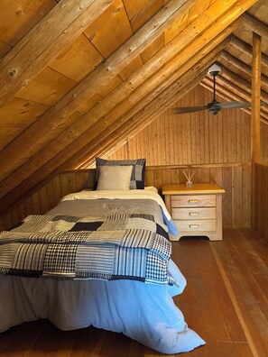 WiFi, bed sheets - Cozy 3-bedroom cabin with AC in tranquil Levering (Levering)