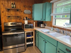 Private kitchen - Cozy 3-bedroom cabin with AC in tranquil Levering (Levering)
