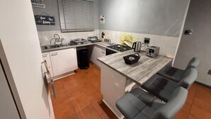 Apartment, 2 Bedrooms, Balcony, Garden View | Bahagian dalam