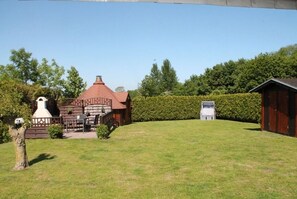 Outdoor dining - Vrbo Property (Süssau)