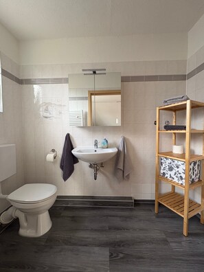 Bathroom - Vrbo Property (Süssau)