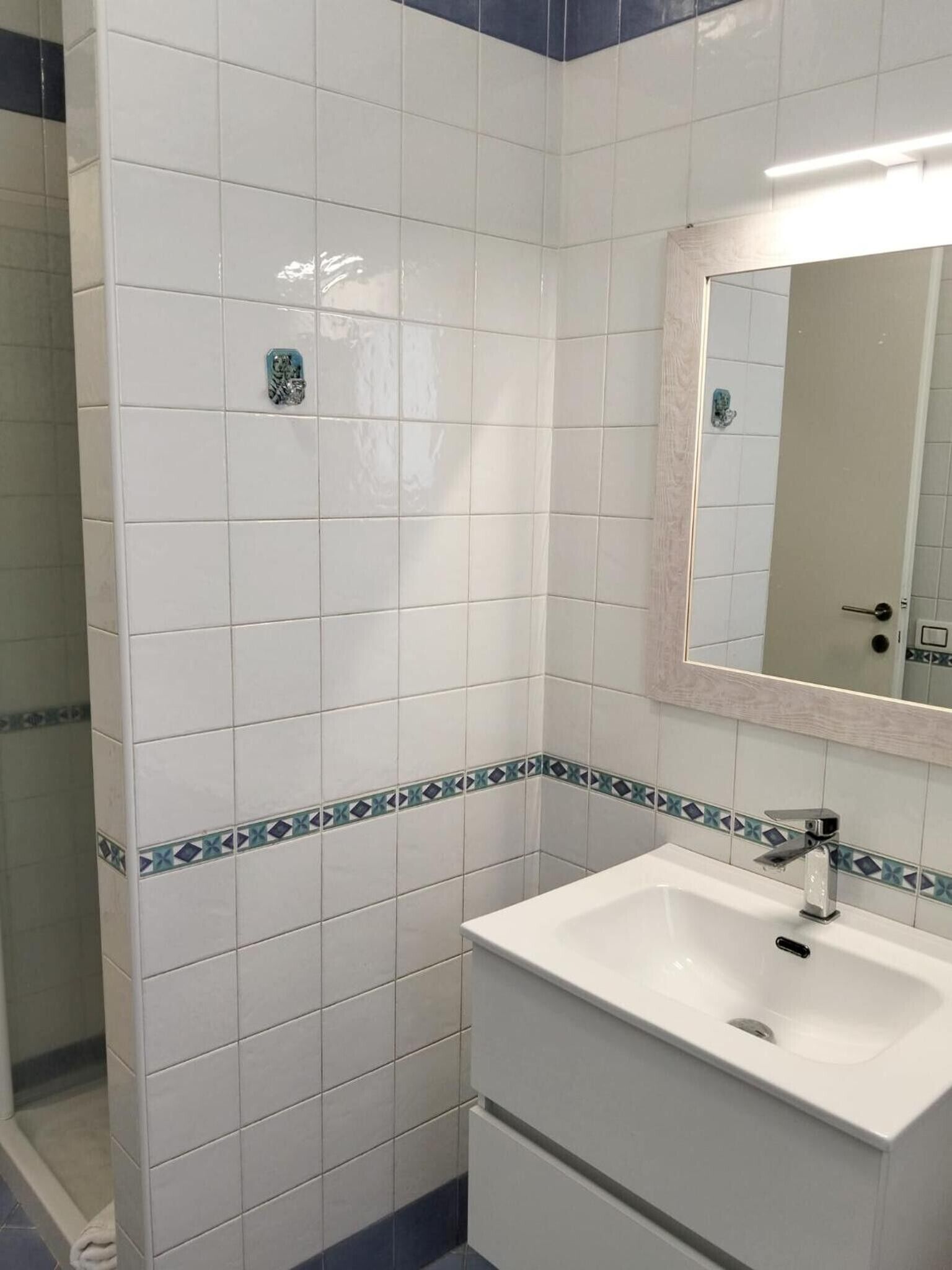 Dusche, Haartrockner, Handtücher