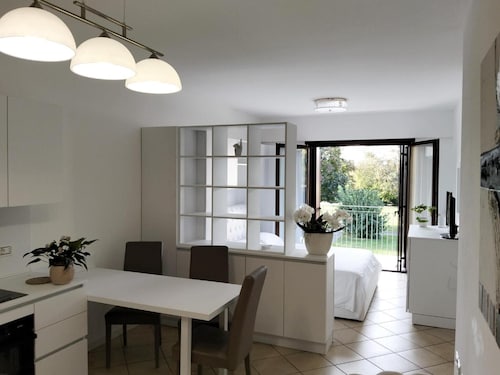 Apartment Opposite Spresiano Station: Venice and Prosecco Within Easy Reach
