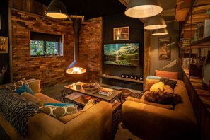 TV, fireplace, stereo