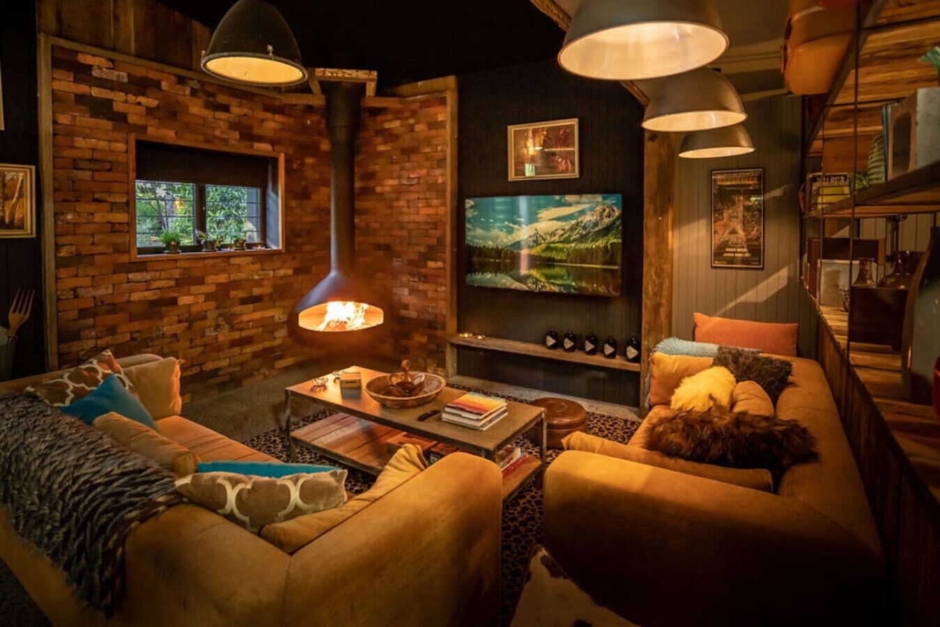 TV, fireplace, stereo