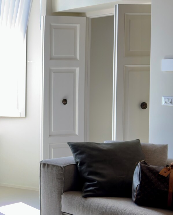 Smart TV - Luxury Loft in 16th-century Renaissance Palace in Cathedral Square (L'Aquila)