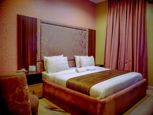 Deluxe Room, Balcony, City View | Desk, laptop workspace, blackout curtains, soundproofing