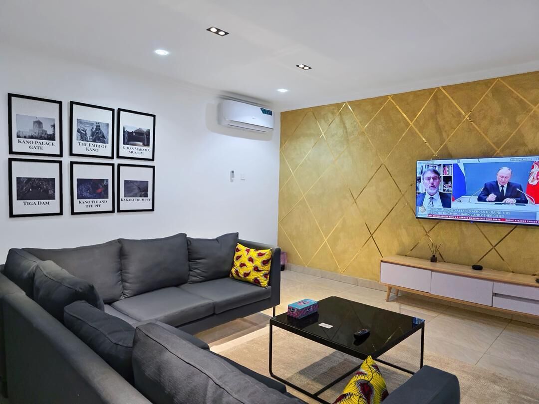 Family Room, Balcony, City View | Living area