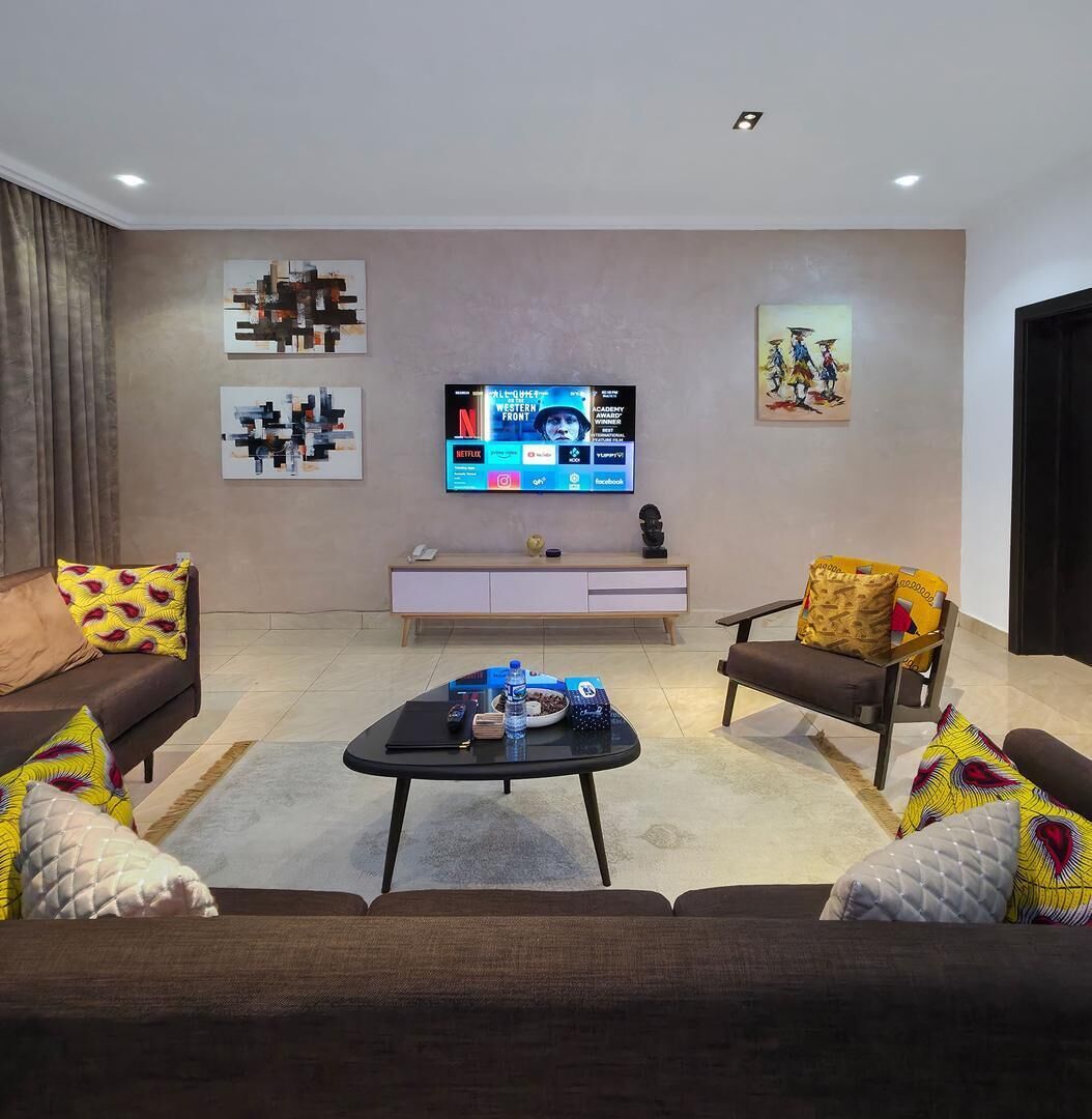 Family Room, Balcony, City View | Living area