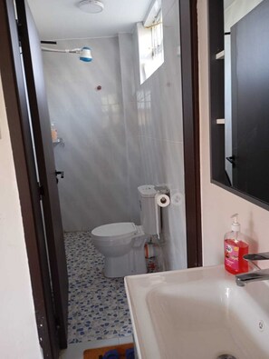 Shower, hair dryer, towels, soap - Family-friendly 3BR villa near JKIA&SGR- Your perfect home away from home. (Machakos)