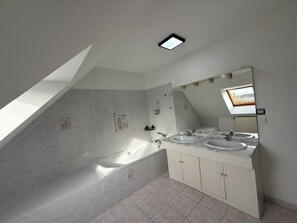 Bathroom - Vrbo Property (Villebarou)