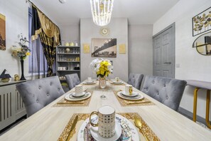 Dining - Contractor-friendly 2-bed house with free parking (Stoke-on-Trent)